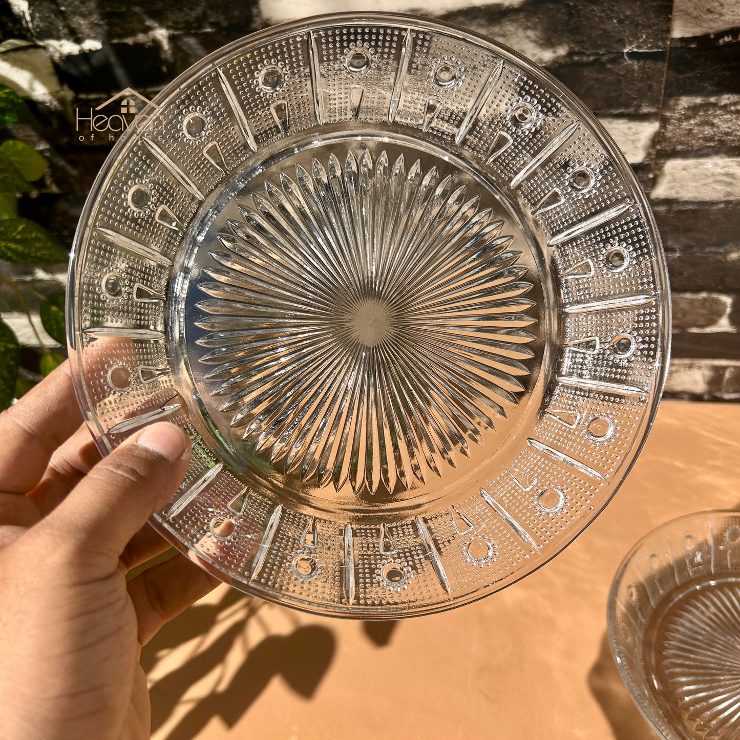 Heaven® 2-Piece Transparent Glass Plate Set – 9-Inch Elegant Tableware