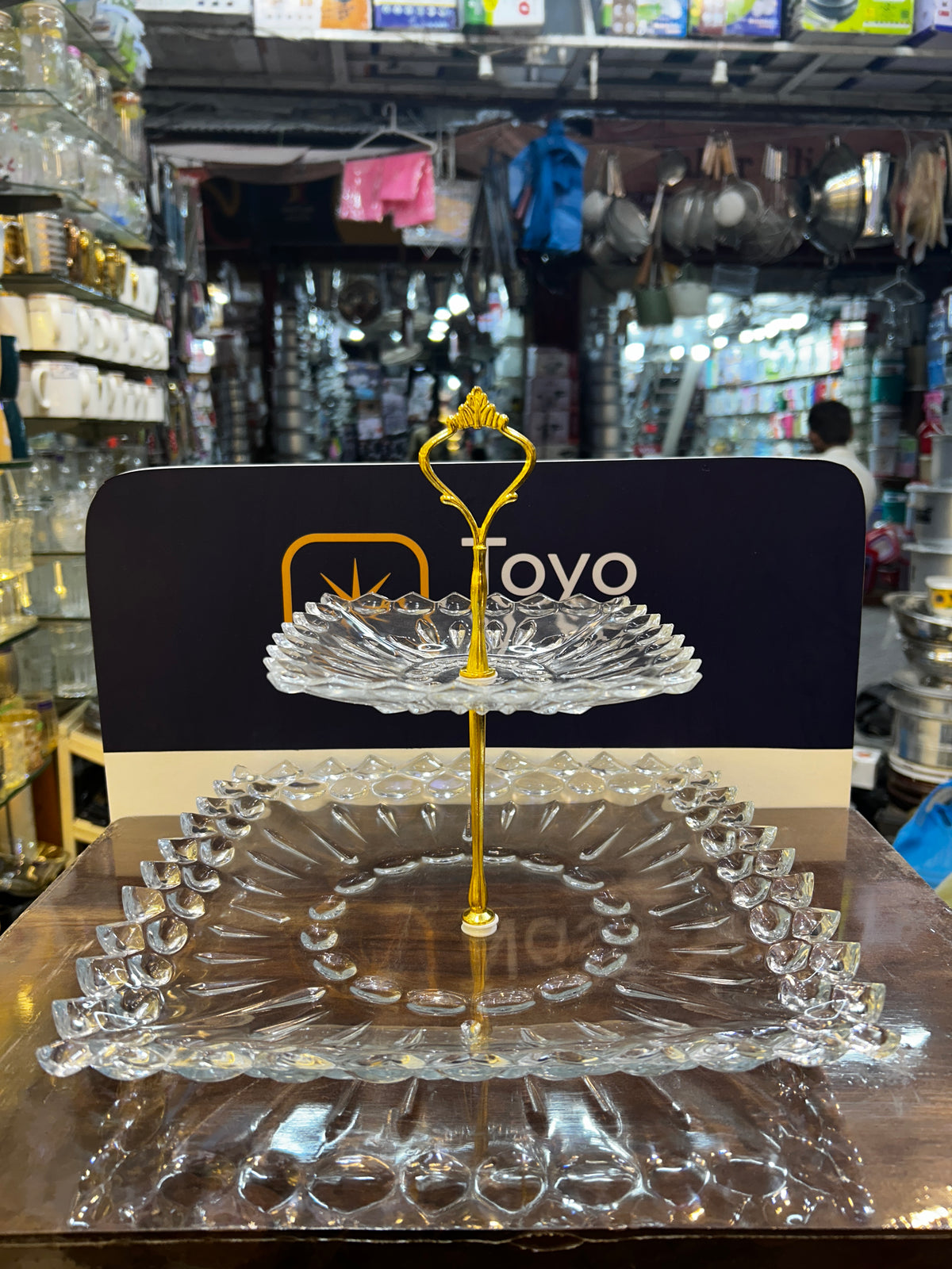 New Arrival Imperial Glass Crystal Pastry Stand With Metallic Rod 2 Tier Cake Stand Gift Item Glass Material Classy