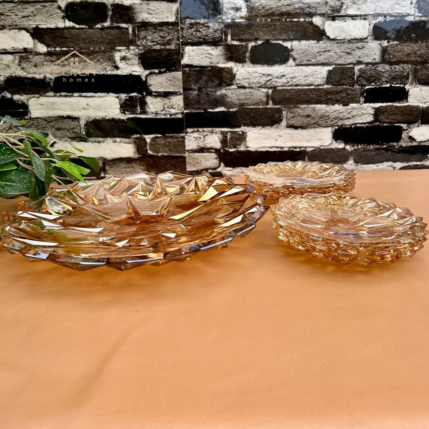 Delisoga® Premium Gold 7-Piece Glass Cake Set – 1 Large Plate & 6 Quarter Plates for Snacking & Serving